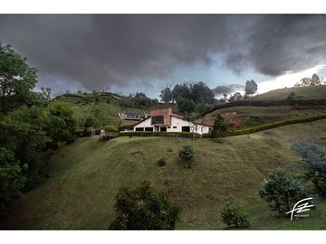 CASA CAMPESTRE EN VENTA EN EL RETIRO, ANTIOQUIA