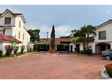 Casa en Conjunto en Venta en Ciudad Jardín Cali