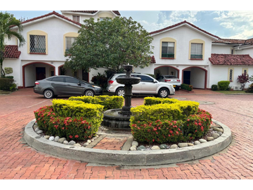 Casa en Conjunto en Venta en Ciudad Jardín Cali