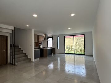 VENTA DE CASA EN FRACCIONAMIENTO EL SUSPIRO, ATRÁS DE PLAZA SAN DIEGO 4R