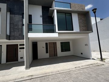 VENTA DE CASA EN FRACCIONAMIENTO EL SUSPIRO, ATRÁS DE PLAZA SAN DIEGO 4R