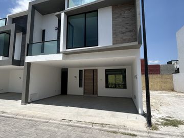 VENTA DE CASA EN FRACCIONAMIENTO EL SUSPIRO, ATRÁS DE PLAZA SAN DIEGO 4R