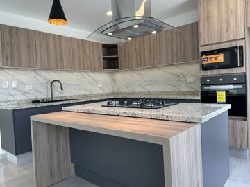 VENTA DE CASA EN FRACCIONAMIENTO EL SUSPIRO, ATRÁS DE PLAZA SAN DIEGO 4R