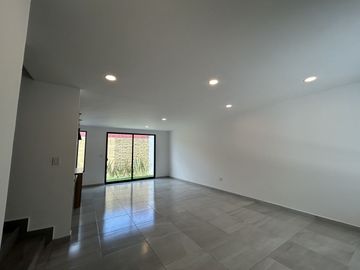 VENTA DE CASA EN FRACCIONAMIENTO EL SUSPIRO, ATRÁS DE PLAZA SAN DIEGO 4R
