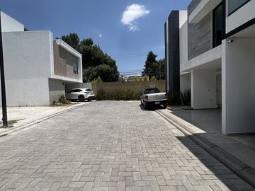 VENTA DE CASA EN FRACCIONAMIENTO EL SUSPIRO, ATRÁS DE PLAZA SAN DIEGO 4R