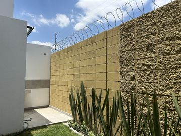 VENTA DE CASA EN FRACCIONAMIENTO EL SUSPIRO, ATRÁS DE PLAZA SAN DIEGO 4R