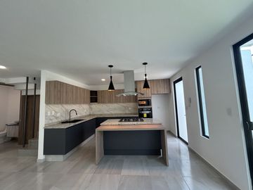 VENTA DE CASA EN FRACCIONAMIENTO EL SUSPIRO, ATRÁS DE PLAZA SAN DIEGO 4R