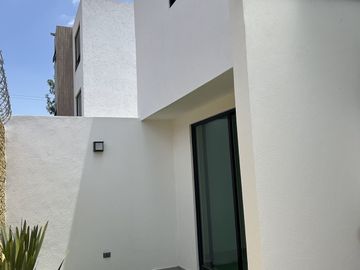 VENTA DE CASA EN FRACCIONAMIENTO EL SUSPIRO, ATRÁS DE PLAZA SAN DIEGO 4R