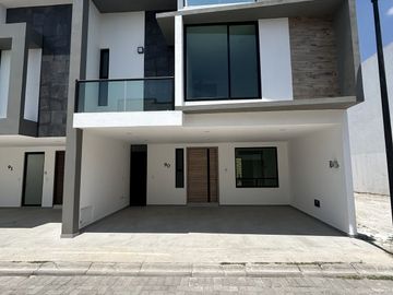 VENTA DE CASA EN FRACCIONAMIENTO EL SUSPIRO, ATRÁS DE PLAZA SAN DIEGO 4R