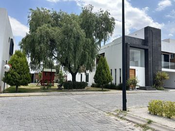VENTA DE CASA EN FRACCIONAMIENTO EL SUSPIRO, ATRÁS DE PLAZA SAN DIEGO 4R
