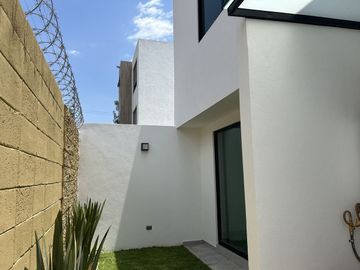 VENTA DE CASA EN FRACCIONAMIENTO EL SUSPIRO, ATRÁS DE PLAZA SAN DIEGO 4R