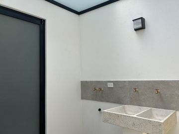 VENTA DE CASA EN FRACCIONAMIENTO EL SUSPIRO, ATRÁS DE PLAZA SAN DIEGO 4R