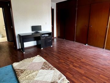 CASA EN VENTA EN LOMAS DE GUEVARA