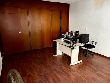 CASA EN VENTA EN LOMAS DE GUEVARA
