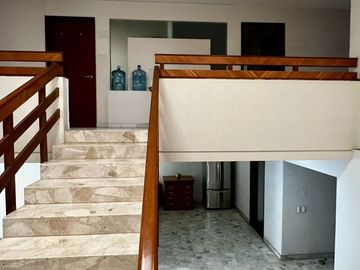 CASA EN VENTA EN LOMAS DE GUEVARA
