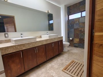 VENTA CASA EN BALVANERA COUNTRY CLUB CORREGIDORA QRO