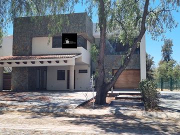 VENTA CASA EN BALVANERA COUNTRY CLUB CORREGIDORA QRO