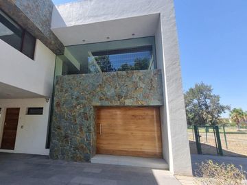 VENTA CASA EN BALVANERA COUNTRY CLUB CORREGIDORA QRO