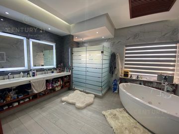VENTA Casa Semiamueblada LAGOS DEL SOL C3227