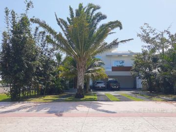 VENTA Casa Semiamueblada LAGOS DEL SOL C3227