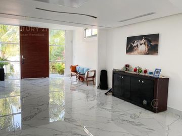 VENTA Casa Semiamueblada LAGOS DEL SOL C3227