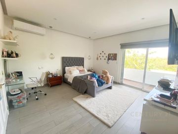 VENTA Casa Semiamueblada LAGOS DEL SOL C3227
