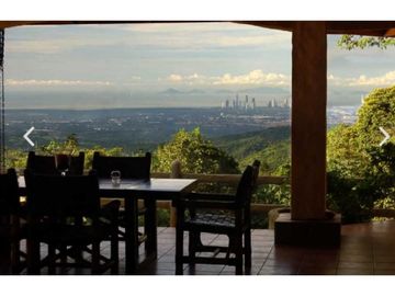 EN VENTA FABULOSA CASA EN CERRO AZUL CERCA HACIENDA COUNTRY CLUB