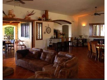 EN VENTA FABULOSA CASA EN CERRO AZUL CERCA HACIENDA COUNTRY CLUB