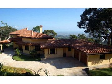 EN VENTA FABULOSA CASA EN CERRO AZUL CERCA HACIENDA COUNTRY CLUB