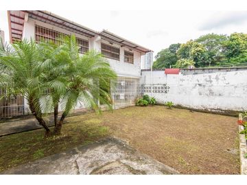 Casa Tipo Chalet en Hato Pintado - Con Patio Frente a TIGO -12 Octubre