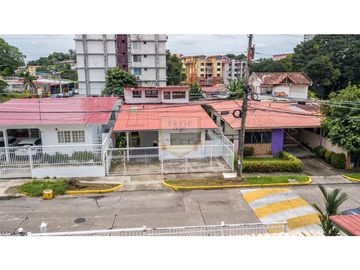 Casa Tipo Chalet en Hato Pintado - Con Patio Frente a TIGO -12 Octubre