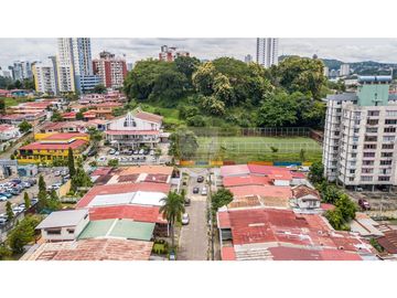 Casa Tipo Chalet en Hato Pintado - Con Patio Frente a TIGO -12 Octubre