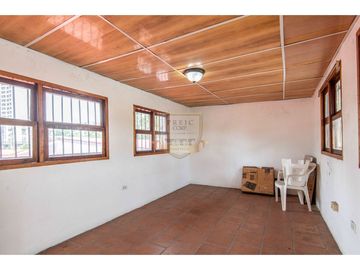 Casa Tipo Chalet en Hato Pintado - Con Patio Frente a TIGO -12 Octubre
