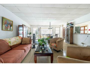 Casa Tipo Chalet en Hato Pintado - Con Patio Frente a TIGO -12 Octubre