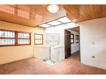 Casa Tipo Chalet en Hato Pintado - Con Patio Frente a TIGO -12 Octubre