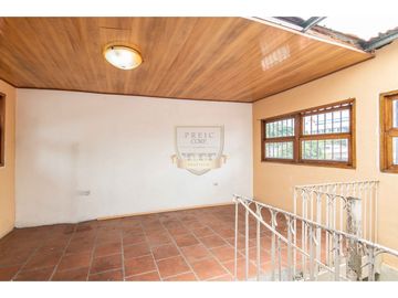 Casa Tipo Chalet en Hato Pintado - Con Patio Frente a TIGO -12 Octubre