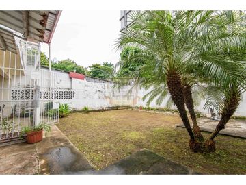 Casa Tipo Chalet en Hato Pintado - Con Patio Frente a TIGO -12 Octubre
