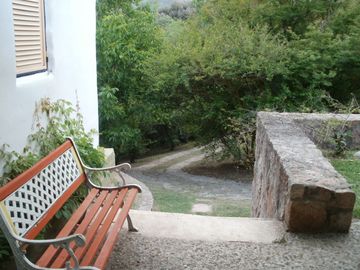 V84. CUESTA BLANCA. ACEPTA PERMUTA POR CASA CARLOS PAZ (Sta Rita, La Cuesta, Sol y Lago)