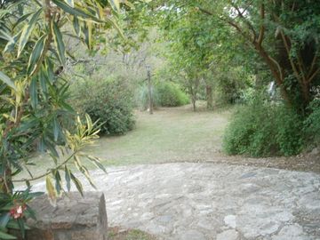 V84. CUESTA BLANCA. ACEPTA PERMUTA POR CASA CARLOS PAZ (Sta Rita, La Cuesta, Sol y Lago)