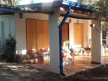 V84. CUESTA BLANCA. ACEPTA PERMUTA POR CASA CARLOS PAZ (Sta Rita, La Cuesta, Sol y Lago)