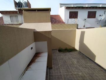 Dúplex en venta de 2 dormitorios c/ cochera en Costa Azul