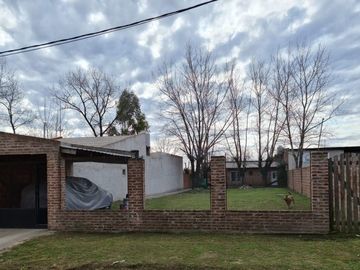 Casa en venta de 2 dormitorios c/ cochera en Monte Grande