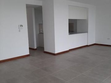 38 E/ 17 Y 18- TRIPLEX DE 3 DORM