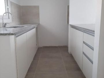 38 E/ 17 Y 18- TRIPLEX DE 3 DORM