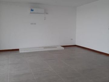 38 E/ 17 Y 18- TRIPLEX DE 3 DORM