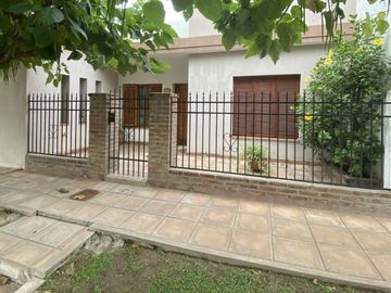 Casa en venta de 2 dormitorios c/ cochera en 9 de Julio