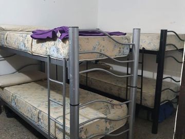 00036 Amplia casa para 10 personas sobre Av. Principal en Villa Cura Brochero