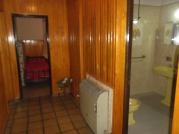 00036 Amplia casa para 10 personas sobre Av. Principal en Villa Cura Brochero