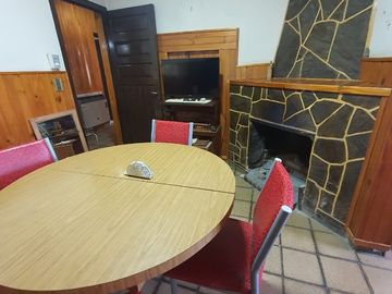 00036 Amplia casa para 10 personas sobre Av. Principal en Villa Cura Brochero