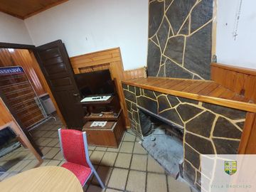 00036 Amplia casa para 10 personas sobre Av. Principal en Villa Cura Brochero